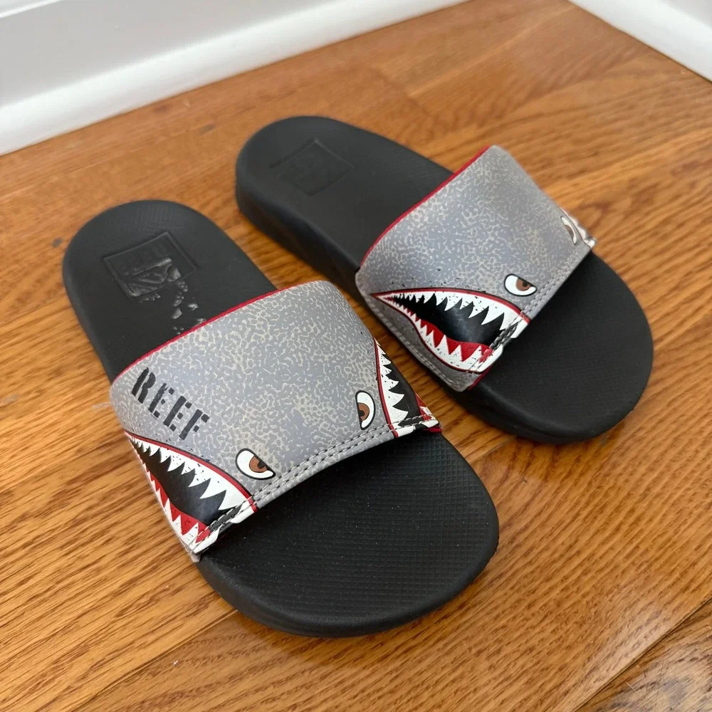 Reef Kids One Slide Shark Graphic Sandals Grey Black‎ Red Size 1 US 32 EUR